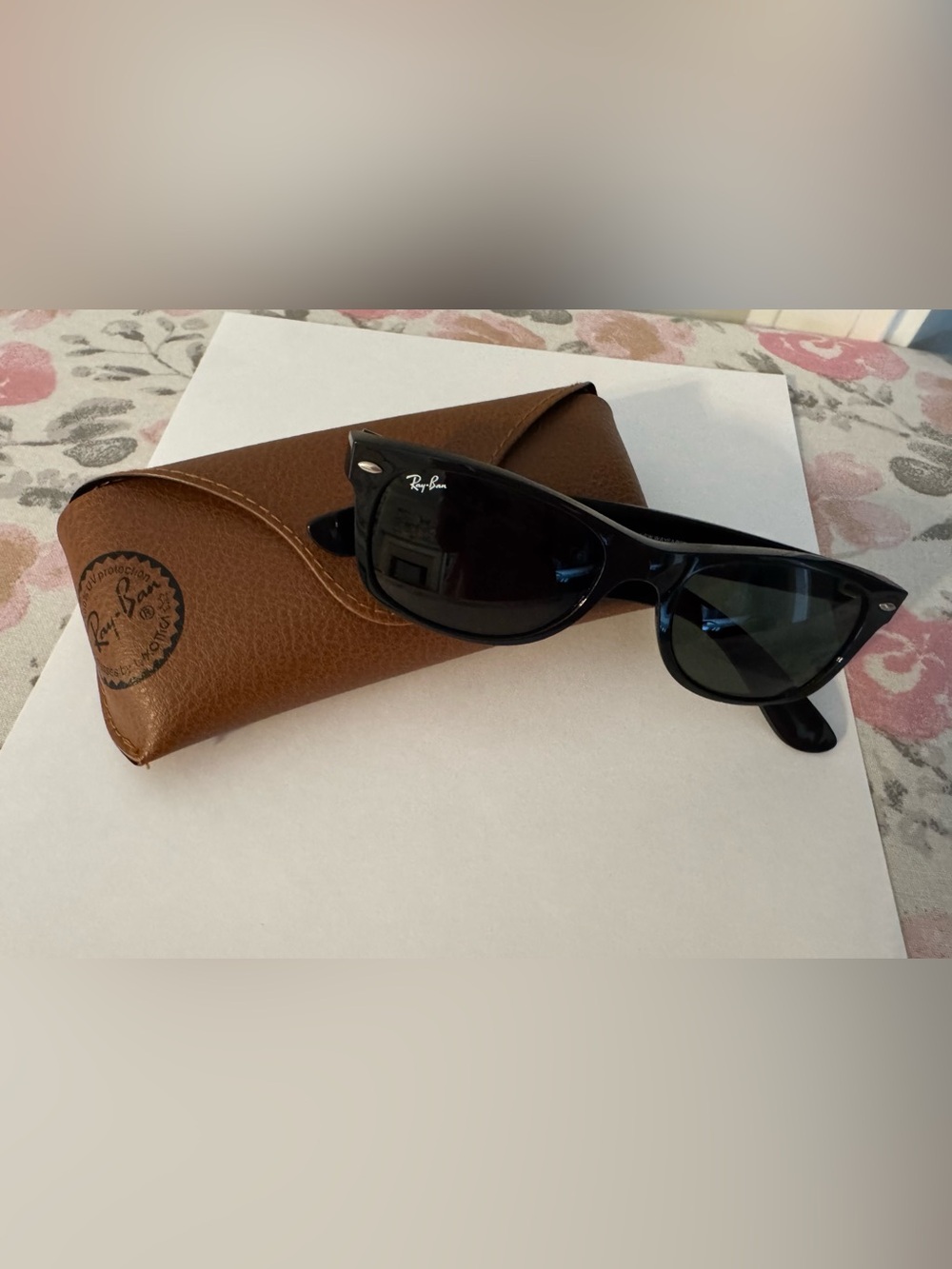 Ray-Ban Black Wayfarer Sunglasses with Brown Case NWOT